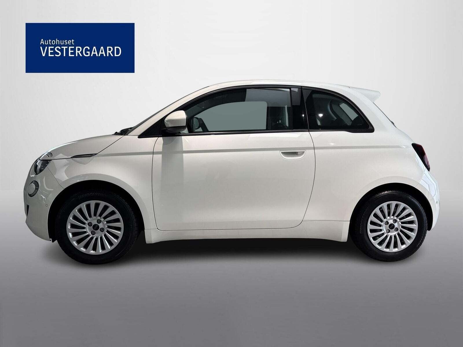 Hvid Fiat 500e fra 2023