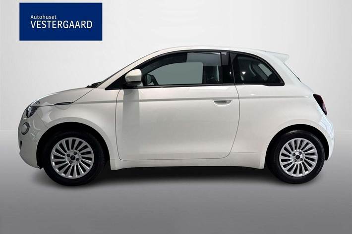 Hvid Fiat 500e fra 2023