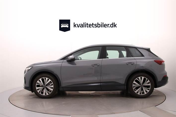 Grå Audi Q4 fra 2025