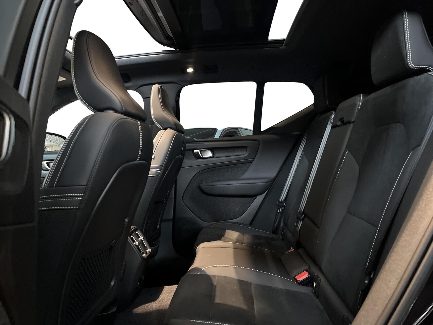 Sort Volvo XC40 fra 2022