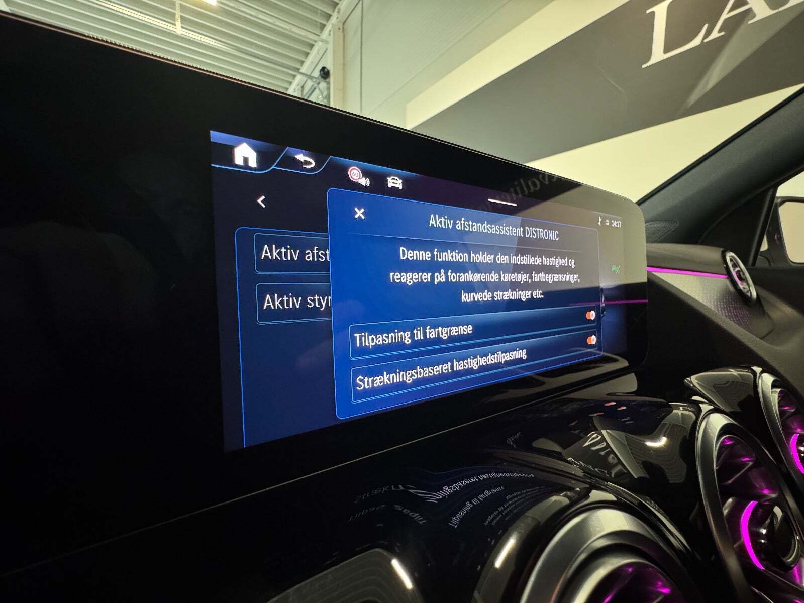 Hvid Mercedes EQA300 fra 2024