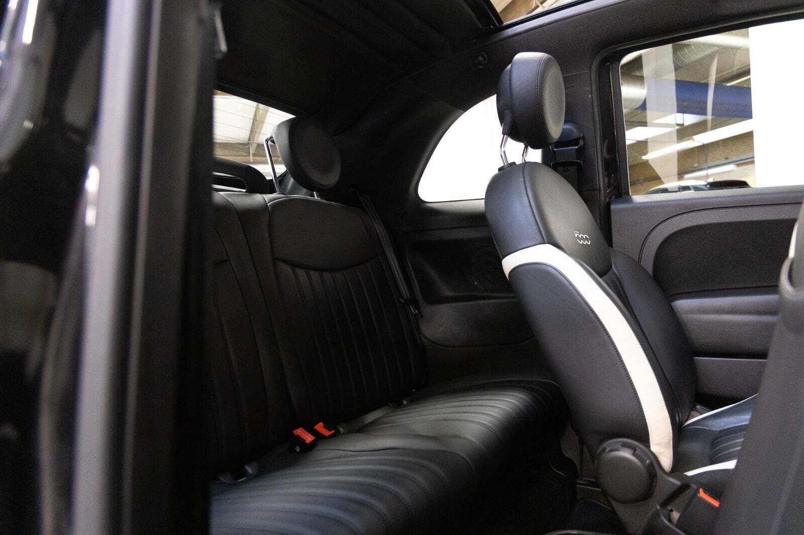 Sort Fiat 500C fra 2020