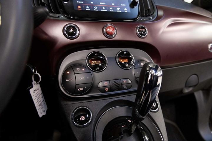 Sort Fiat 500C fra 2020
