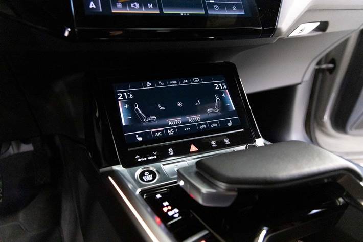 Grå Audi e-tron fra 2022