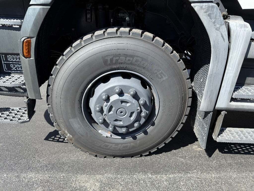 Hvid Scania P410 fra 2018 set udefra