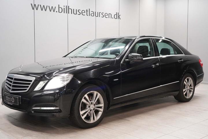 Sort Mercedes E350 fra 2011 set udefra