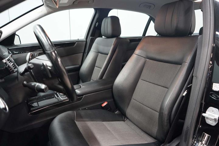 Sort Mercedes E350 fra 2011