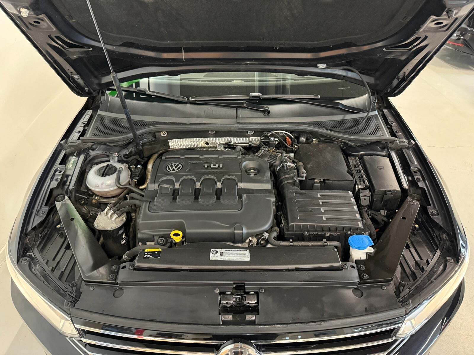 Sort VW Passat fra 2017