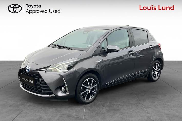 Grå Toyota Yaris fra 2020 set udefra