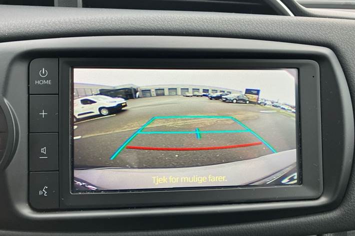 Grå Toyota Yaris fra 2020