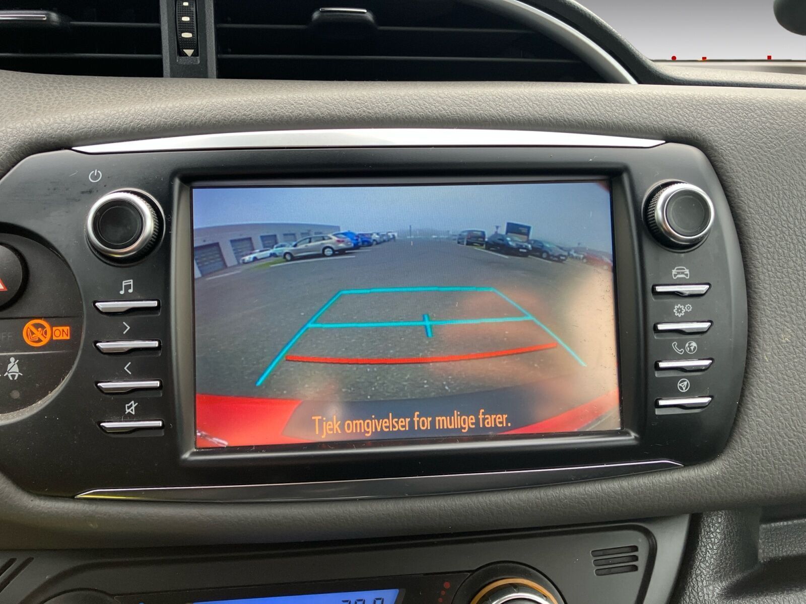 Rød Toyota Yaris fra 2018