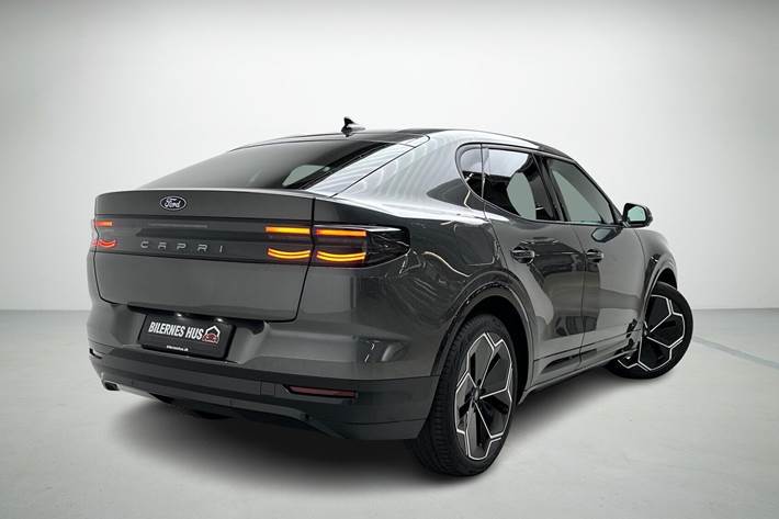 Grå Ford Capri fra 2024