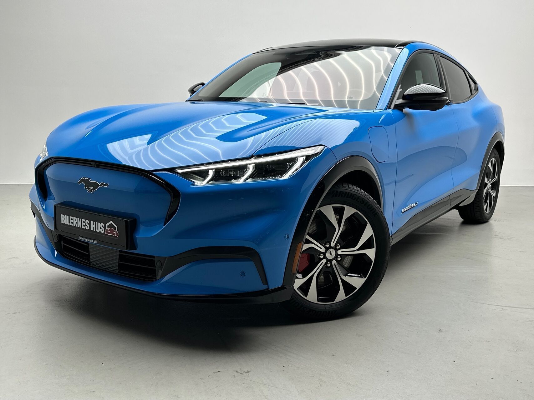 Blå Ford Mustang Mach-E fra 2025