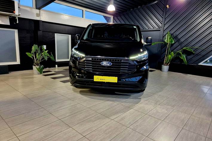 Sort Ford Transit Custom 320L fra 2024