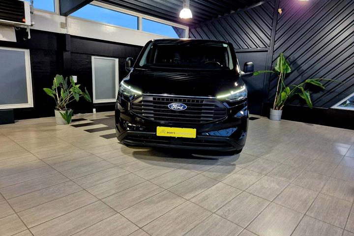 Sort Ford Transit Custom 320 L2 fra 2024