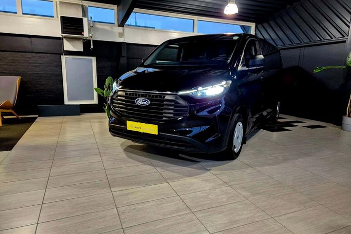 Sort Ford Transit Custom 320 L2 fra 2024