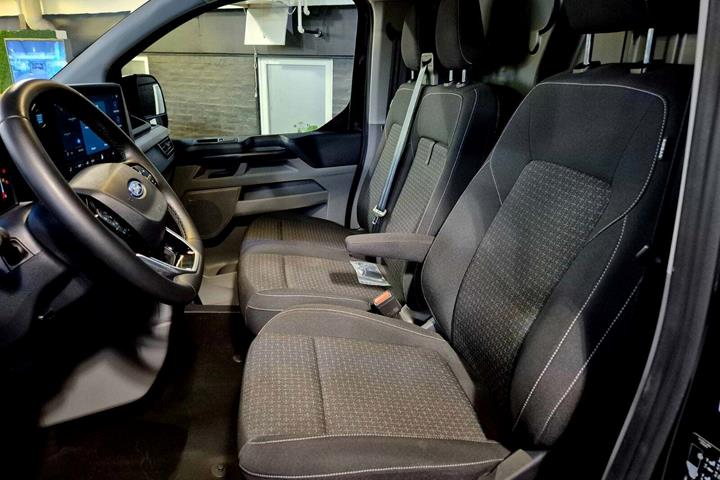 Sort Ford Transit Custom 320 L2 fra 2024