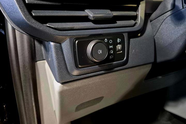 Sort Ford Transit Custom 320 L2 fra 2024
