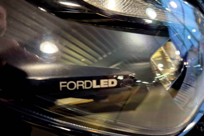 Sort Ford Transit Custom 320L fra 2024