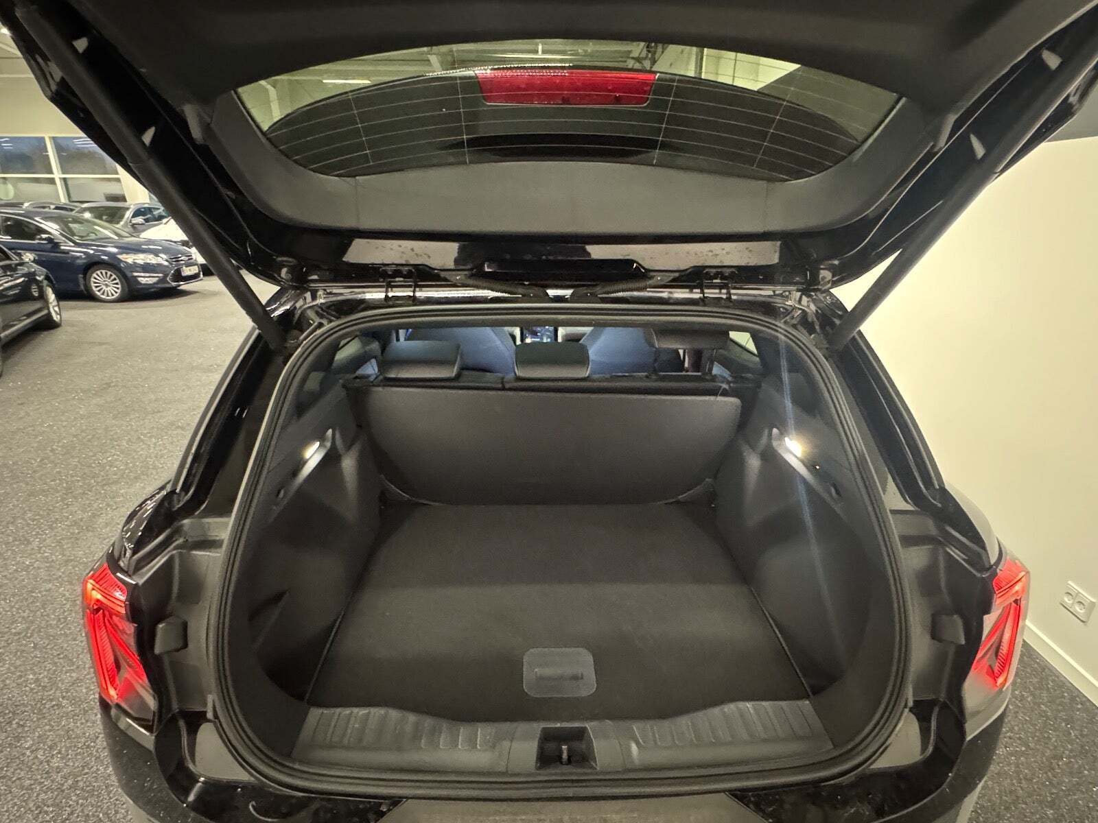 Ford Explorer 82 Premium Extended Range