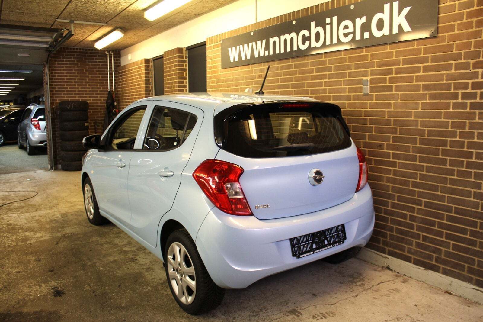 Blå Opel Karl fra 2016