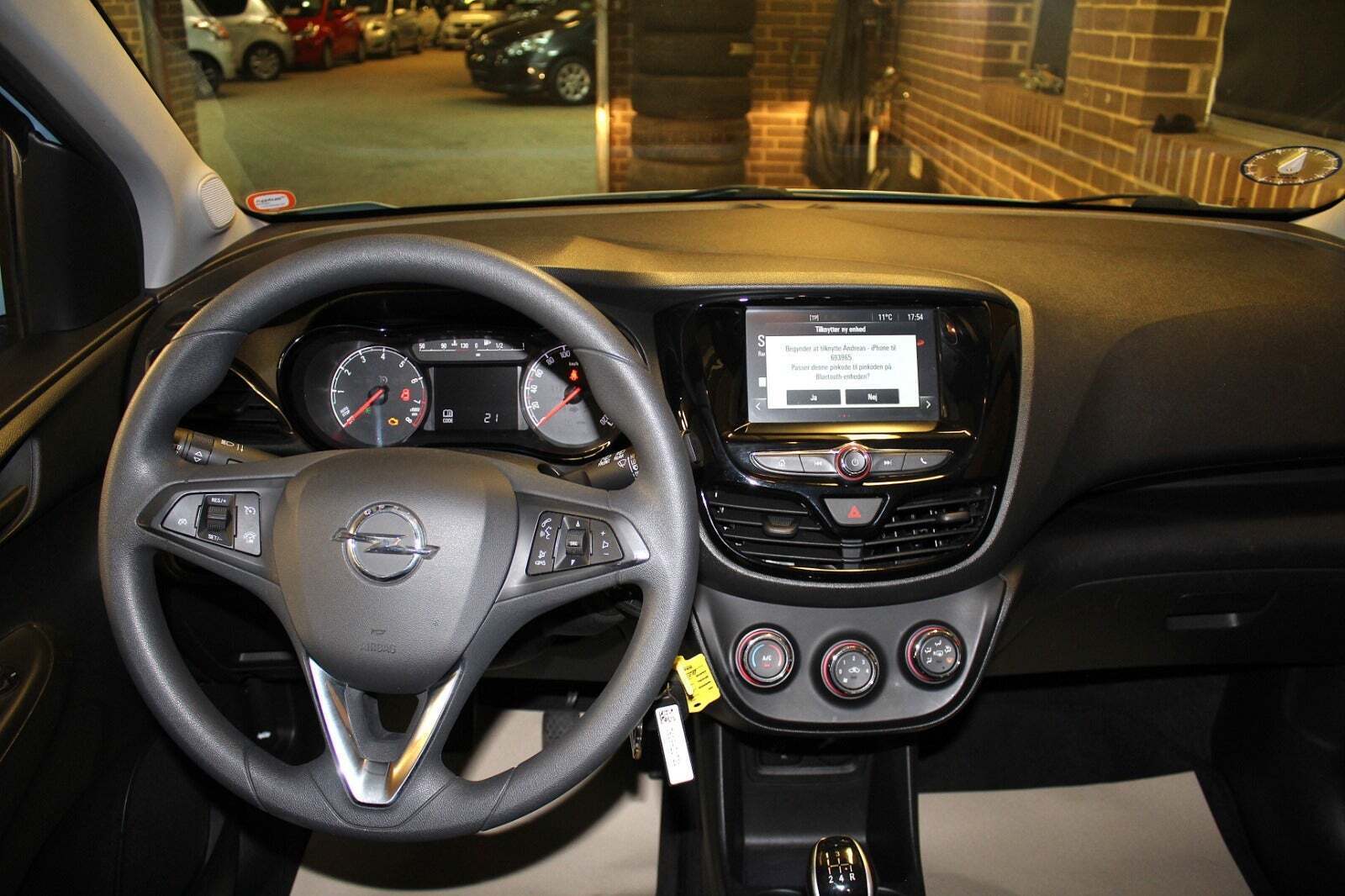 Blå Opel Karl fra 2016