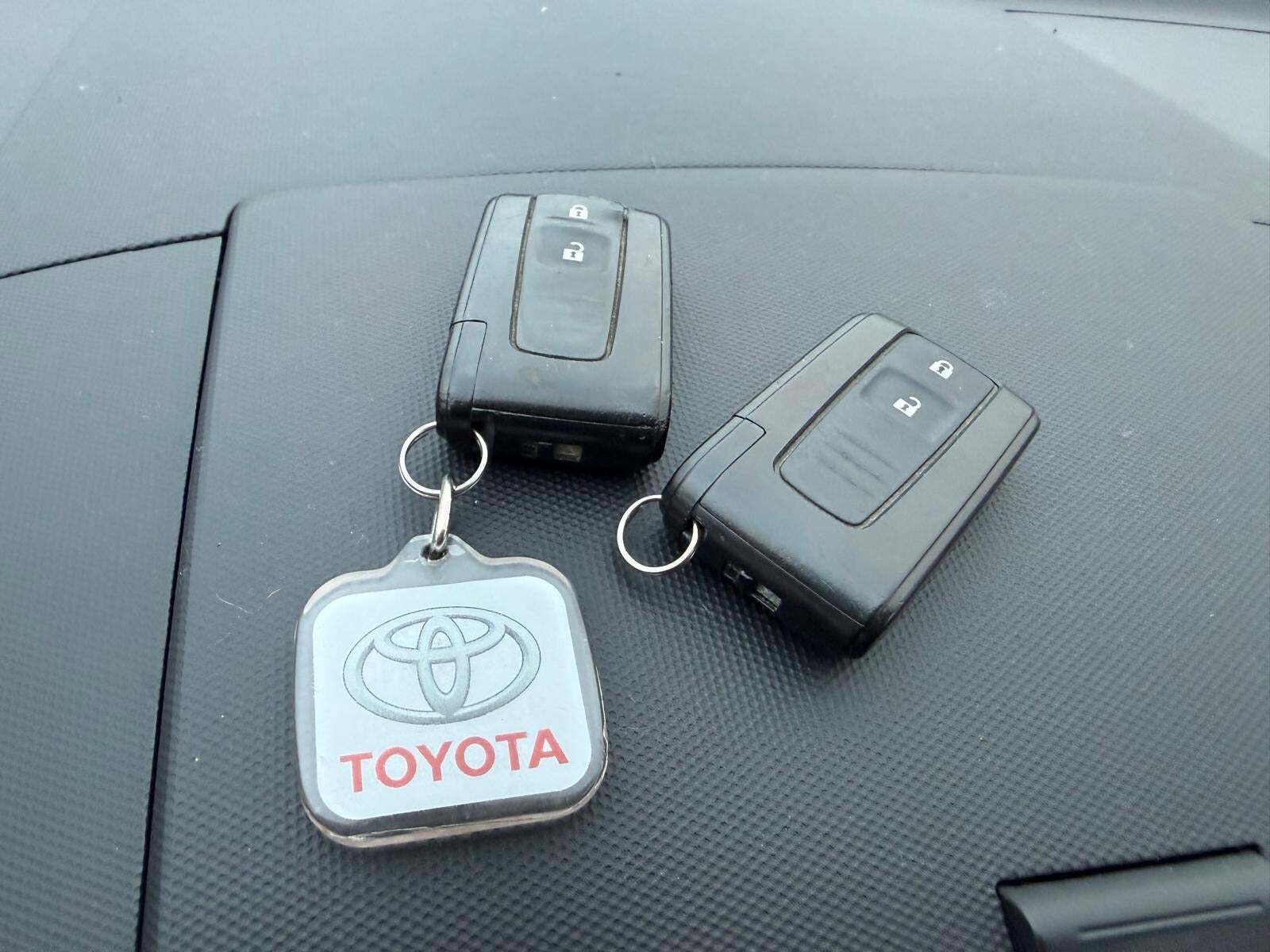 Sølv Toyota Corolla Sportsvan fra 2007 set udefra