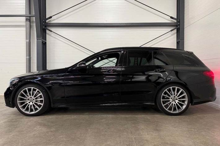 Sort Mercedes C43 fra 2021