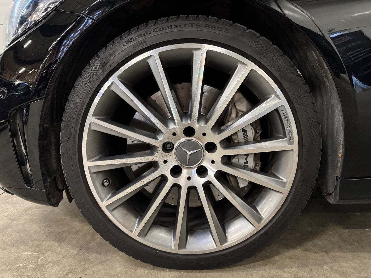 Sort Mercedes C43 fra 2021