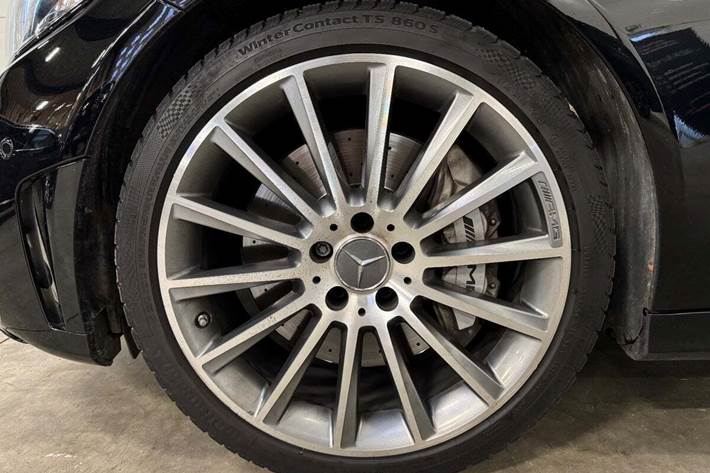 Sort Mercedes C43 fra 2021