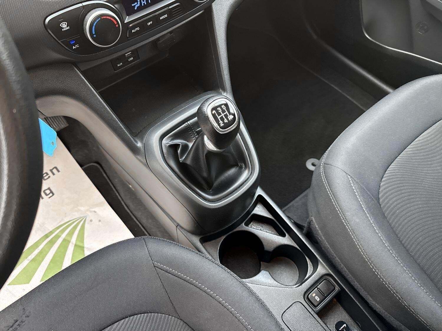 Hvid Hyundai i10 fra 2017