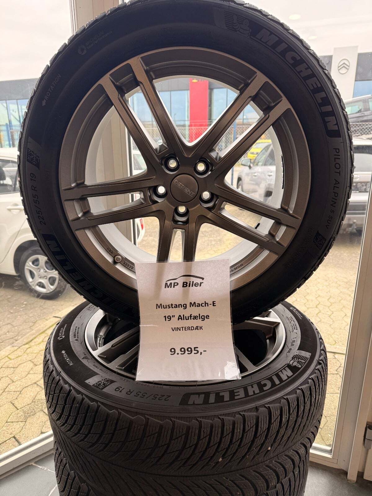 Blå Ford Mustang Mach-E fra 2024