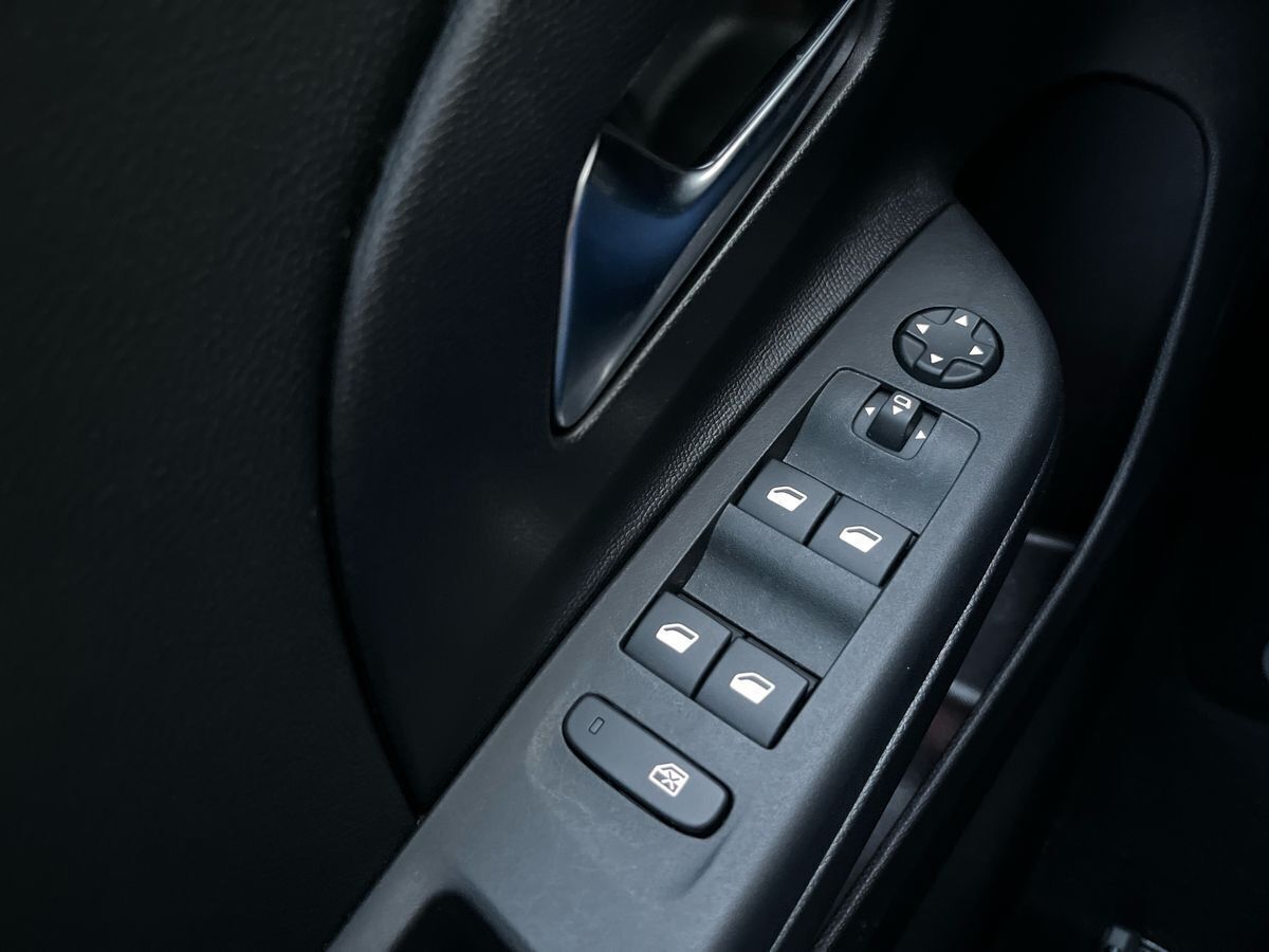 Sølv Opel Corsa-e fra 2023