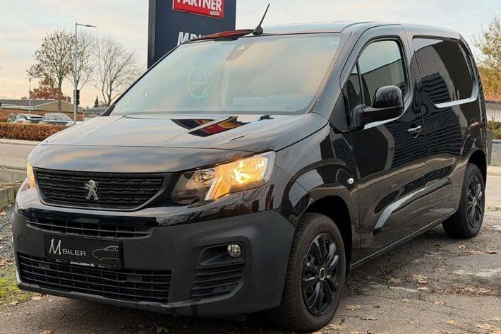 Sort Peugeot Partner fra 2019 set udefra