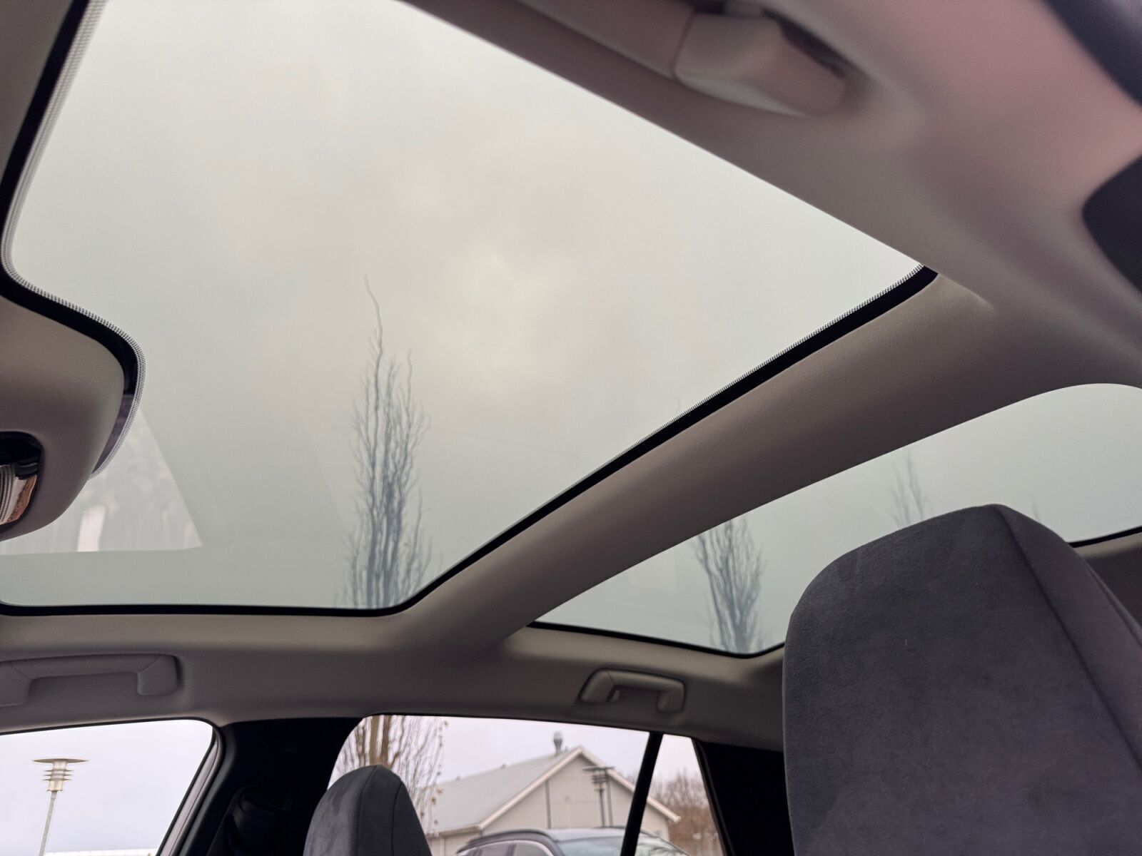 Blå Lexus RZ fra 2025