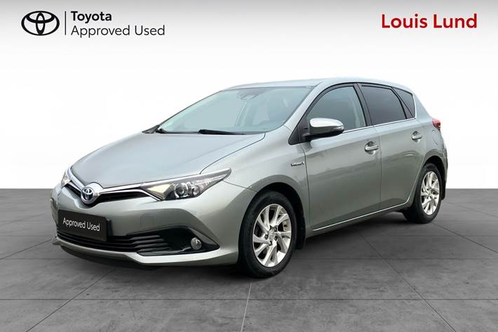 Grå Toyota Auris fra 2017 set udefra