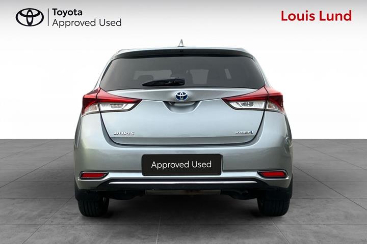 Grå Toyota Auris fra 2017