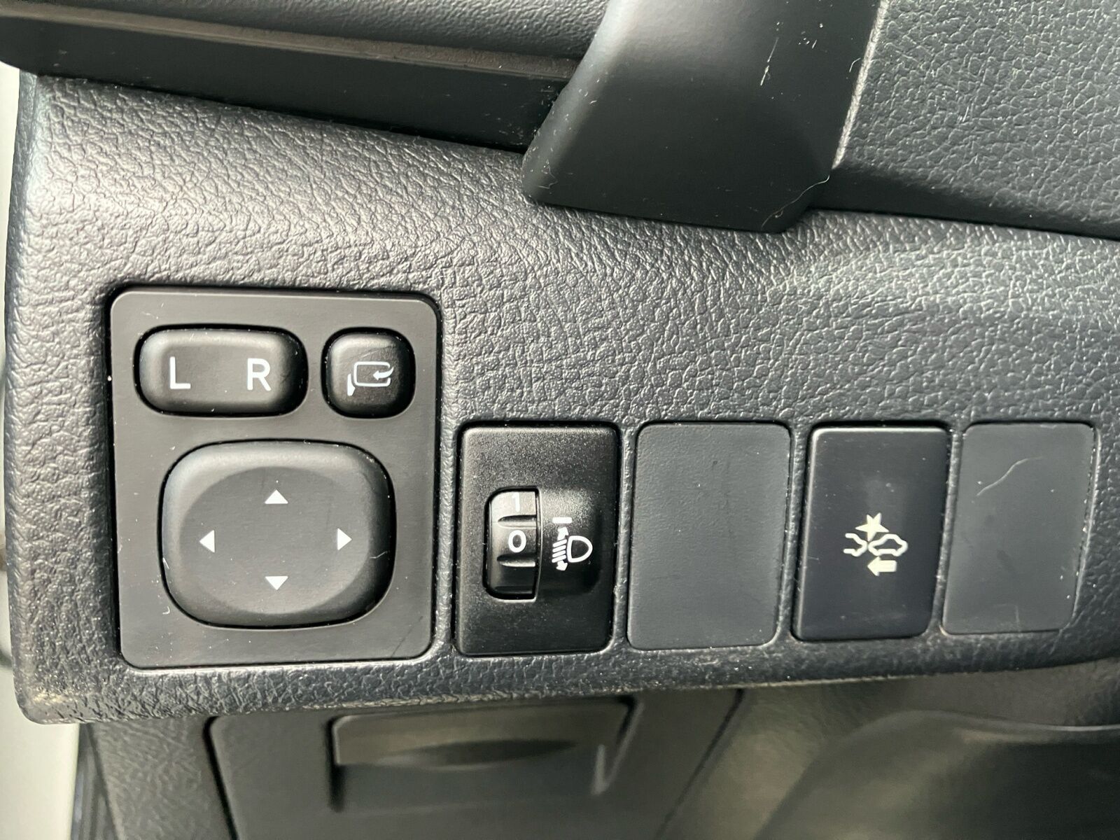 Grå Toyota Auris fra 2017