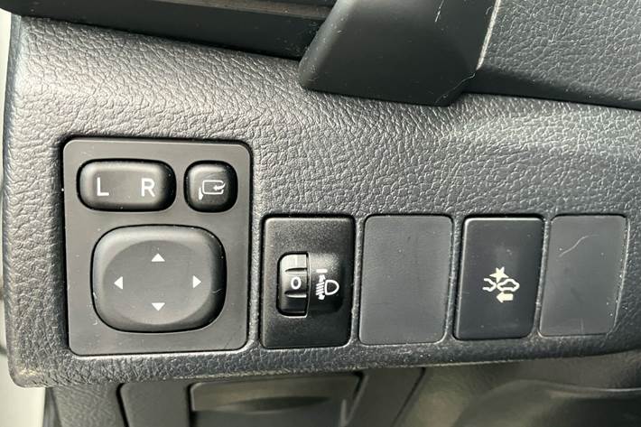 Grå Toyota Auris fra 2017