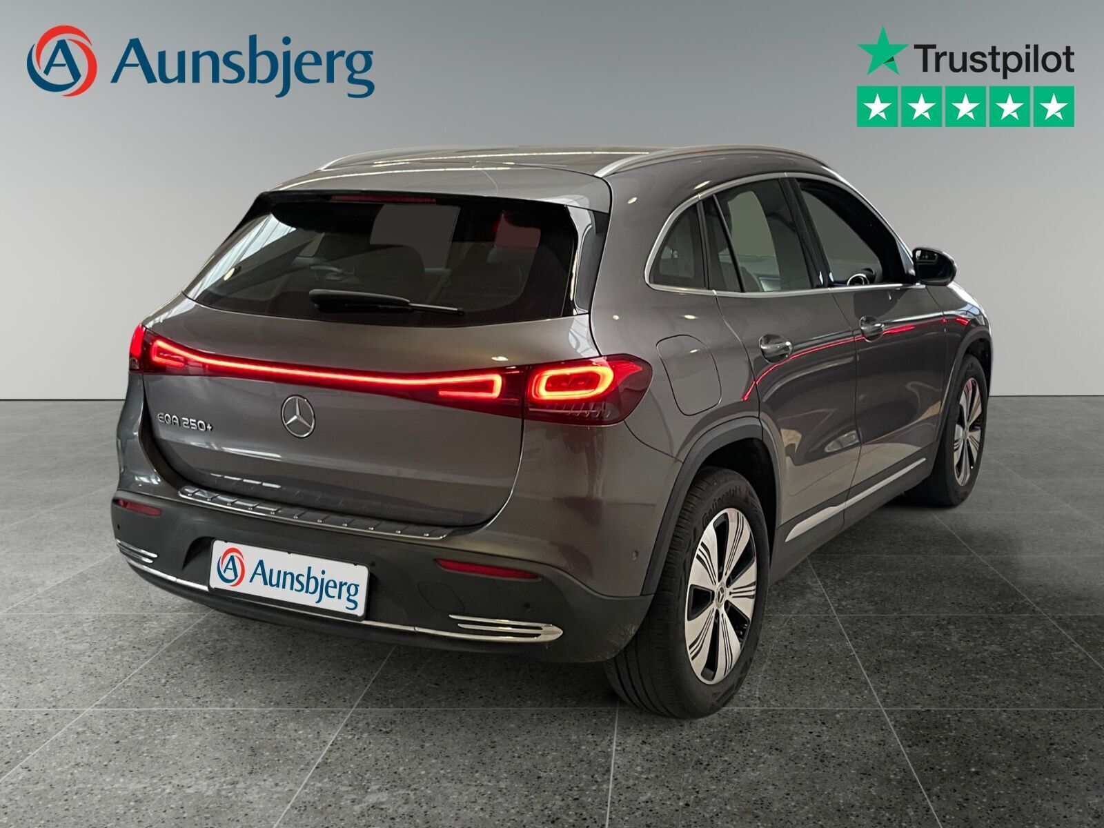 Grå Mercedes EQA250+ fra 2024