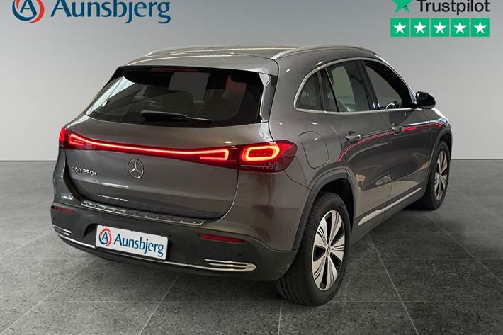 Grå Mercedes EQA250+ fra 2024