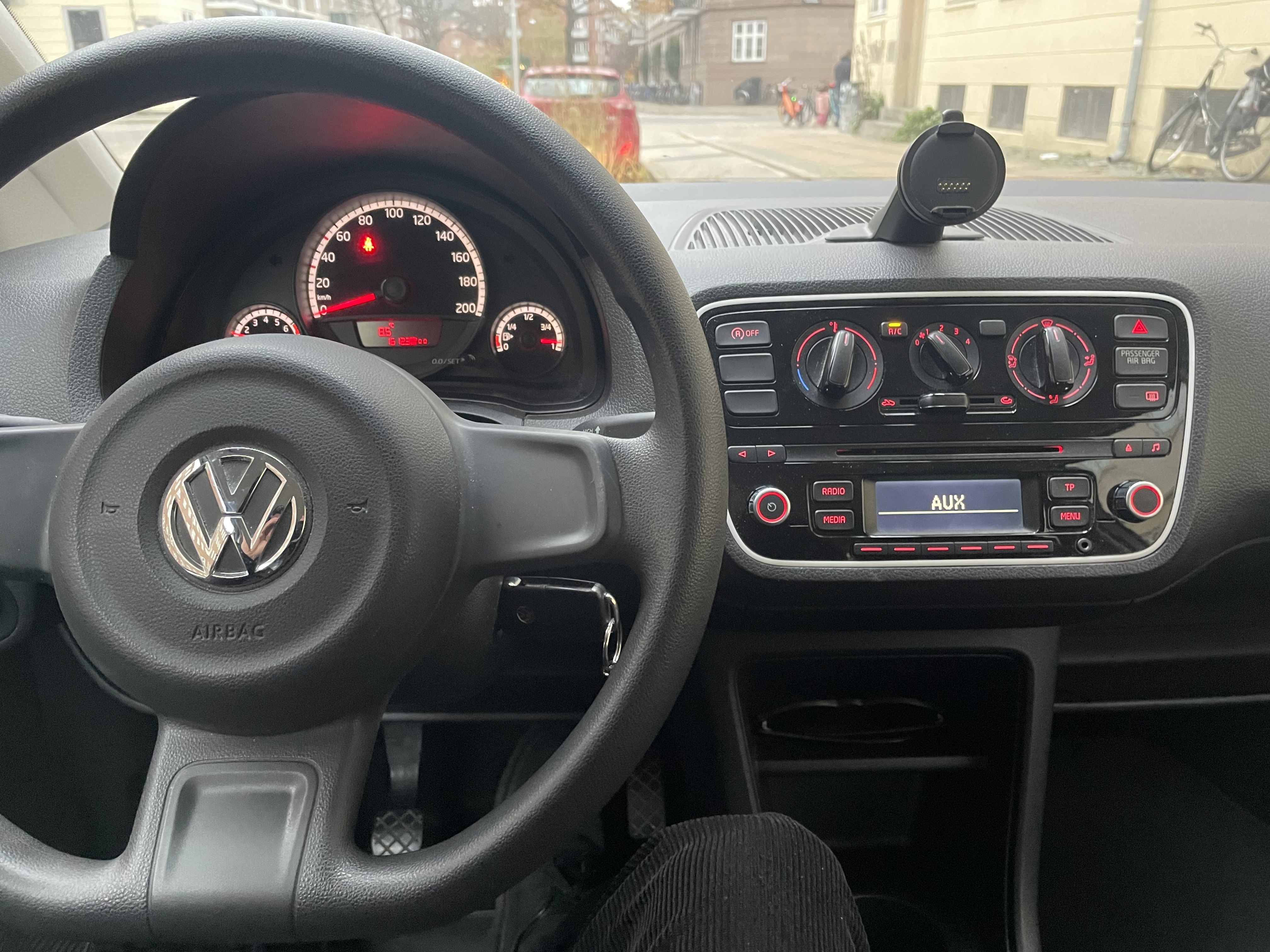 Grå VW UP! fra 2015