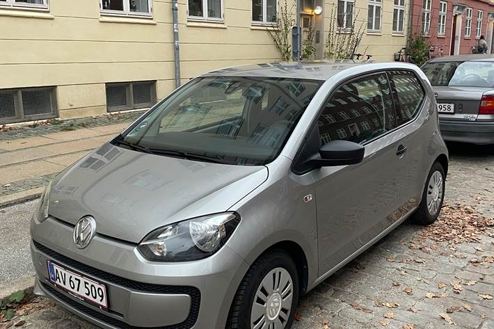 Grå VW UP! fra 2015