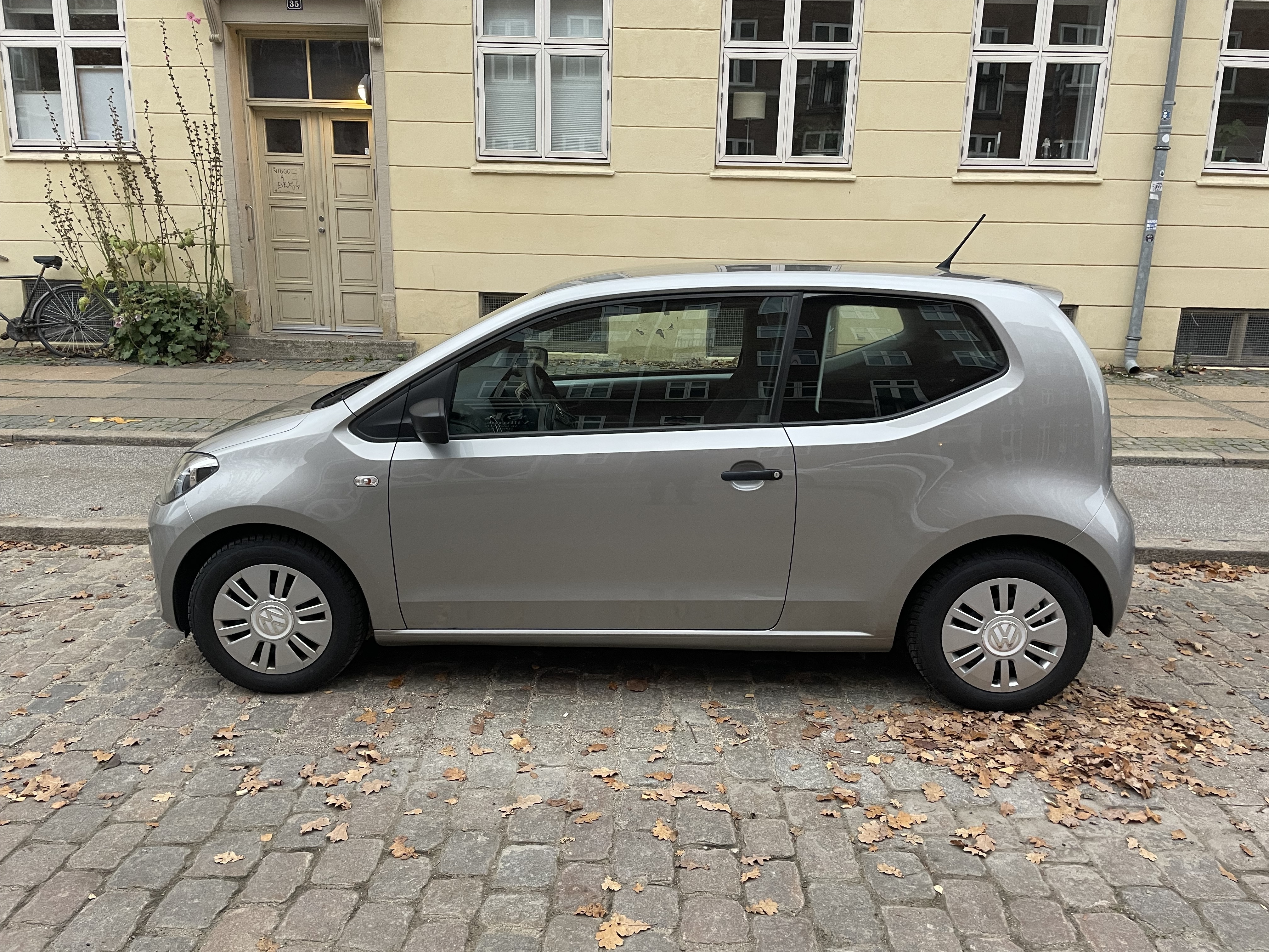 Grå VW UP! fra 2015