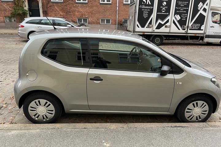 Grå VW UP! fra 2015