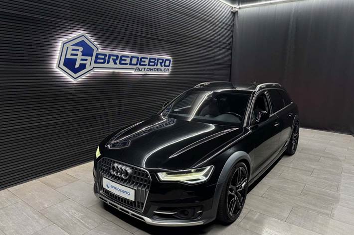 Sort Audi A6 Allroad fra 2014 set udefra