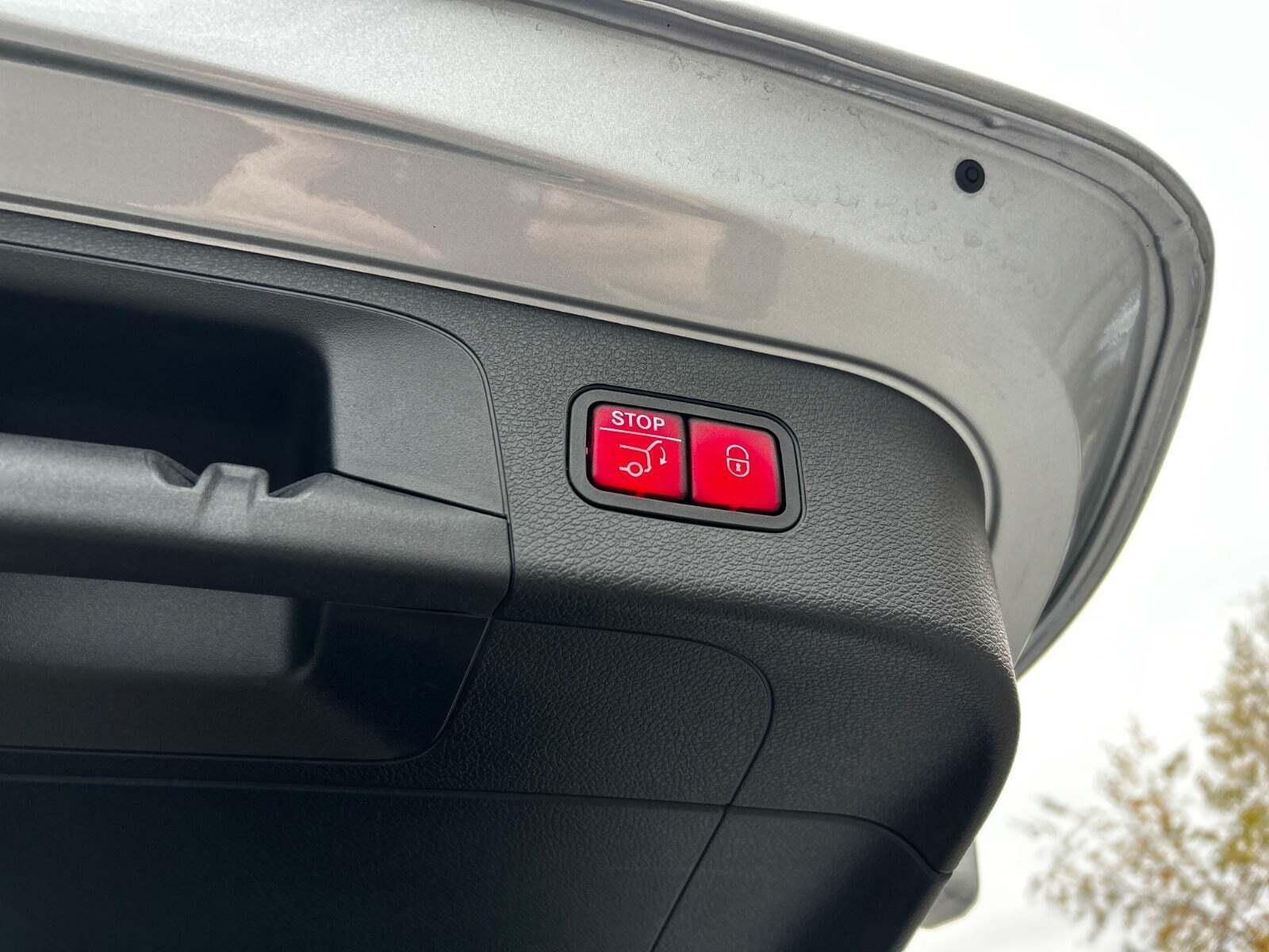 Sølv Mercedes EQC400 fra 2020