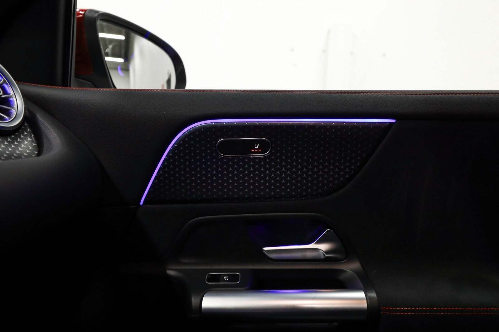 Rød Mercedes EQA250+ fra 2024