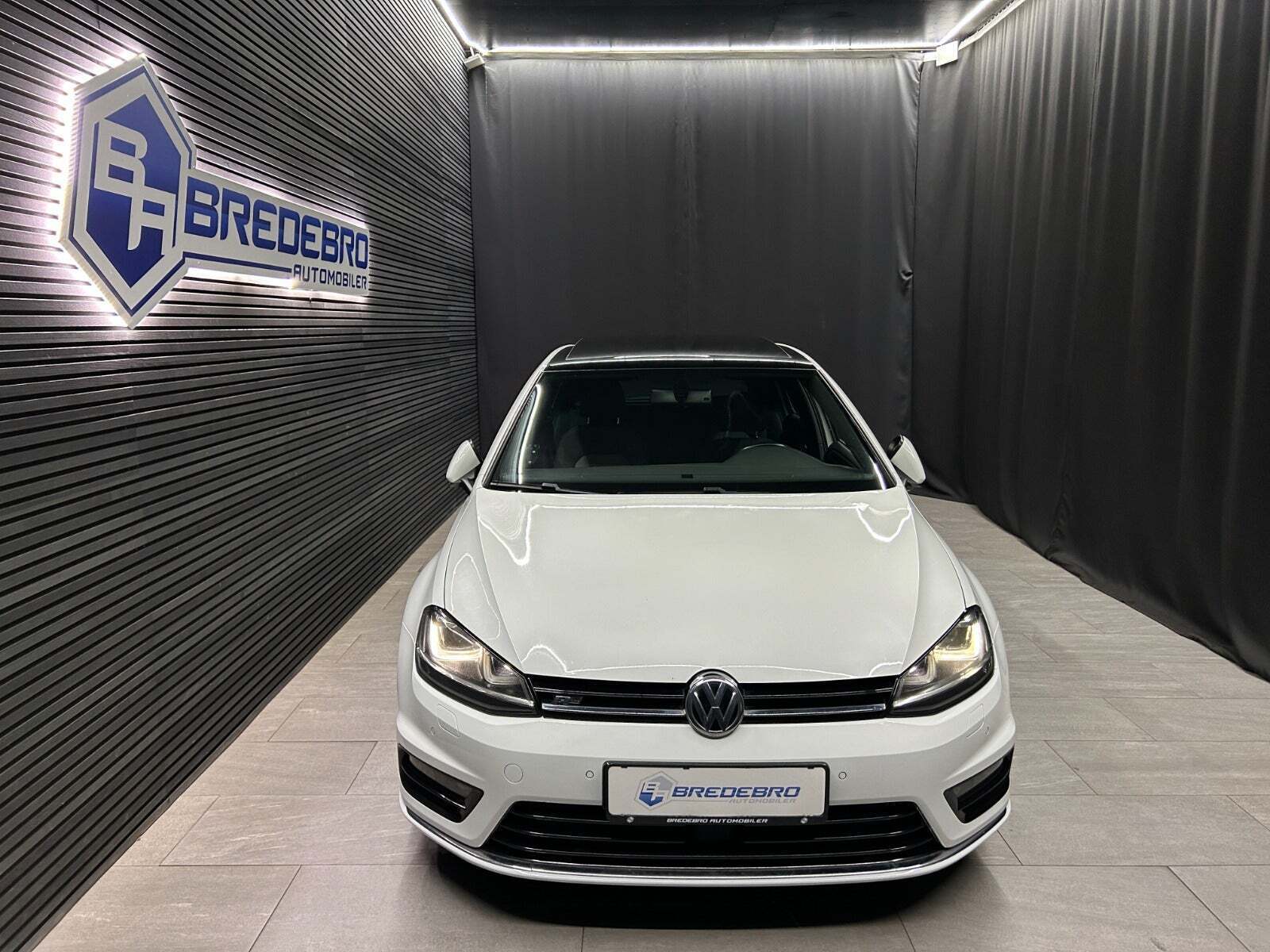Hvid VW Golf VII fra 2016