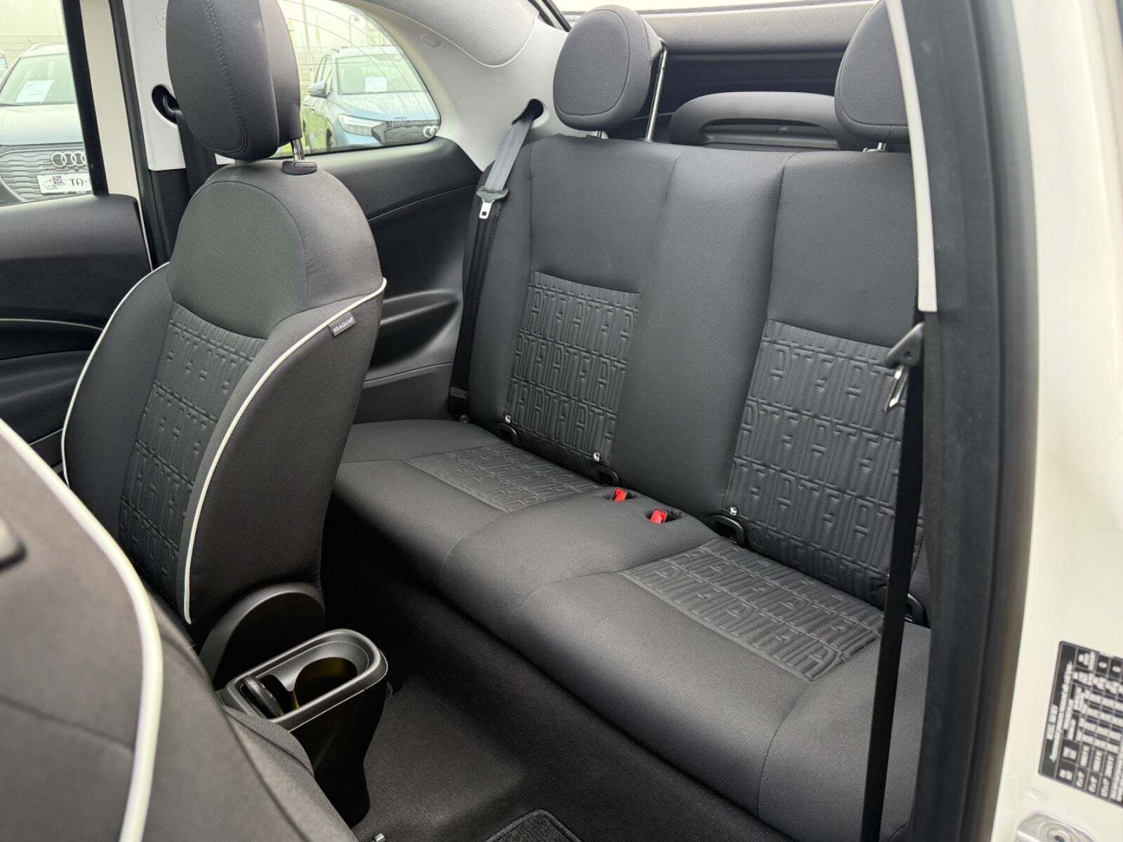 Hvid Fiat 500e fra 2023